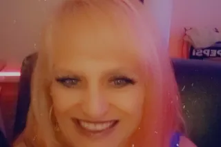 Sexy Milf Diamond - Image 3